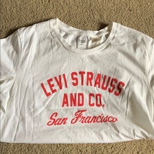 Levi’s tee